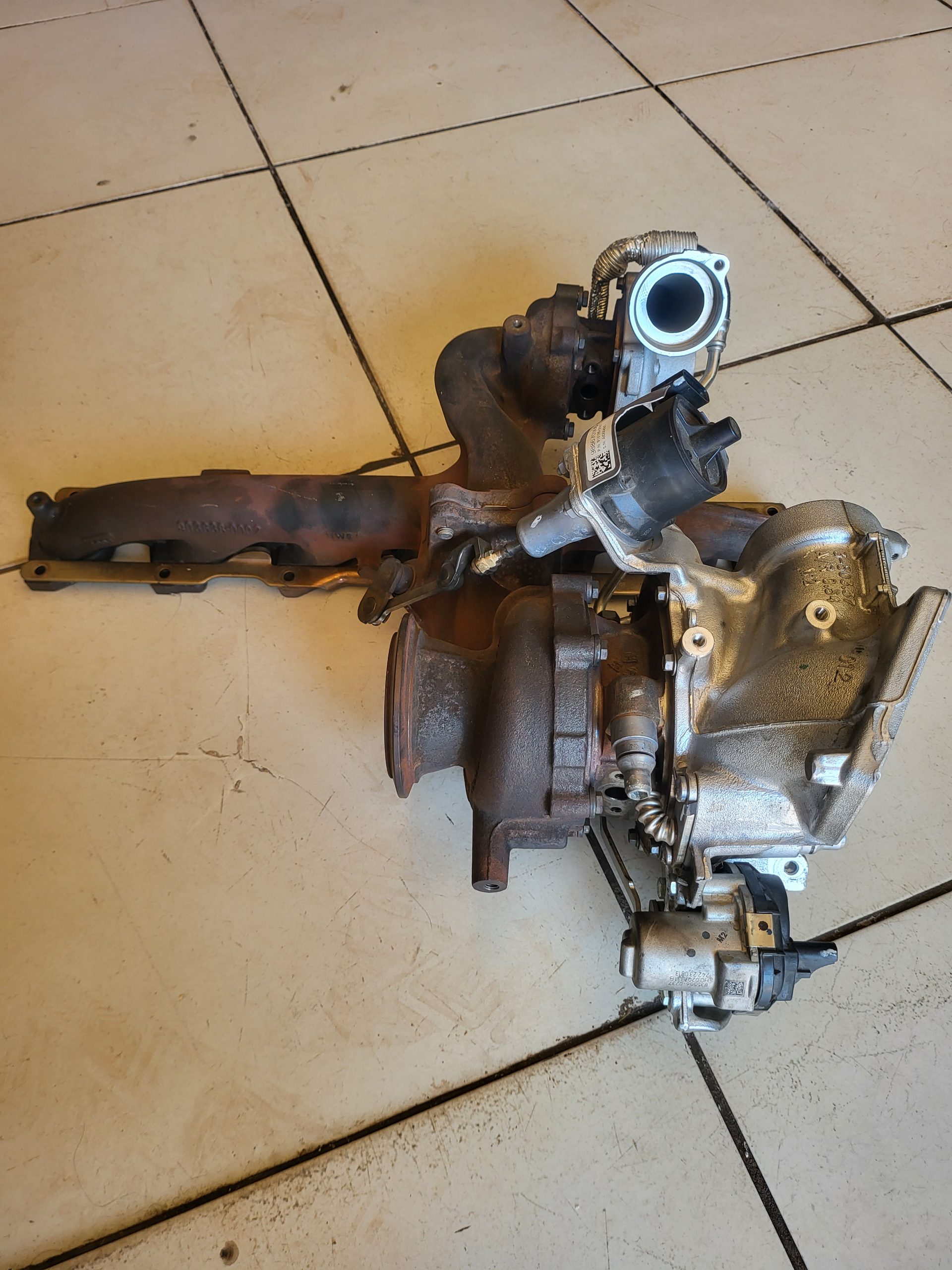 BMW 530d G30 G31 3.0 diesel B57D30B turbocharger 8596263