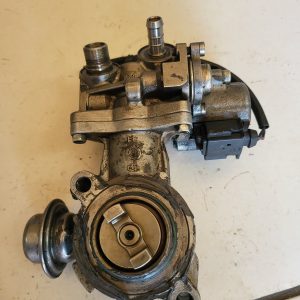 Mercedes-Benz C180 CGI W204 M271.820 fuel injection rail A2710705495