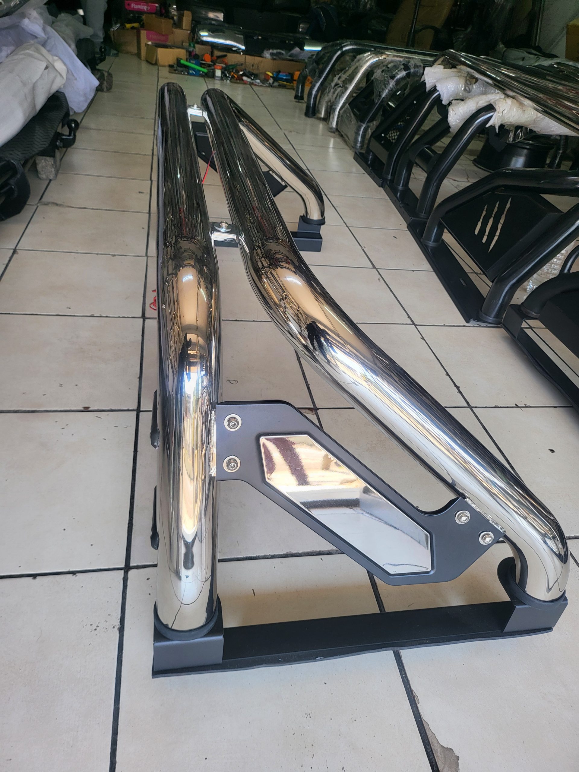 Universal roll bar for bakkie pickup load bin