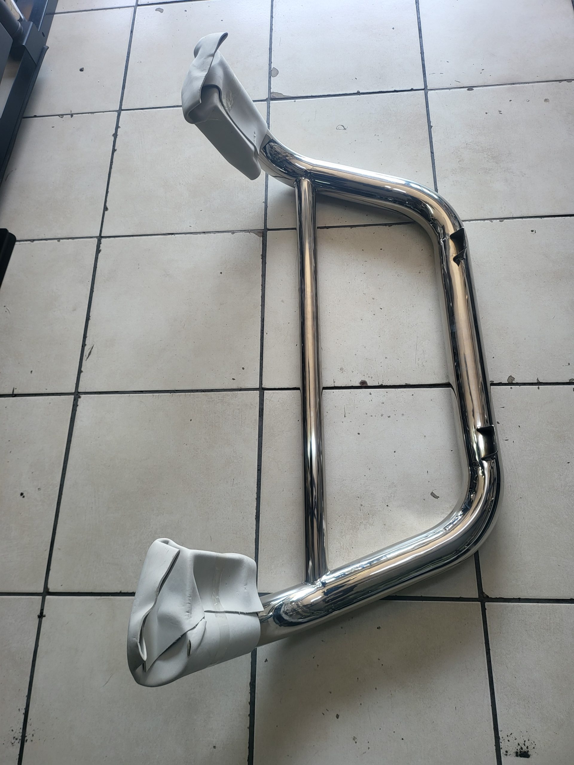 Toyota Hilux small pole bull bar front bumper protection