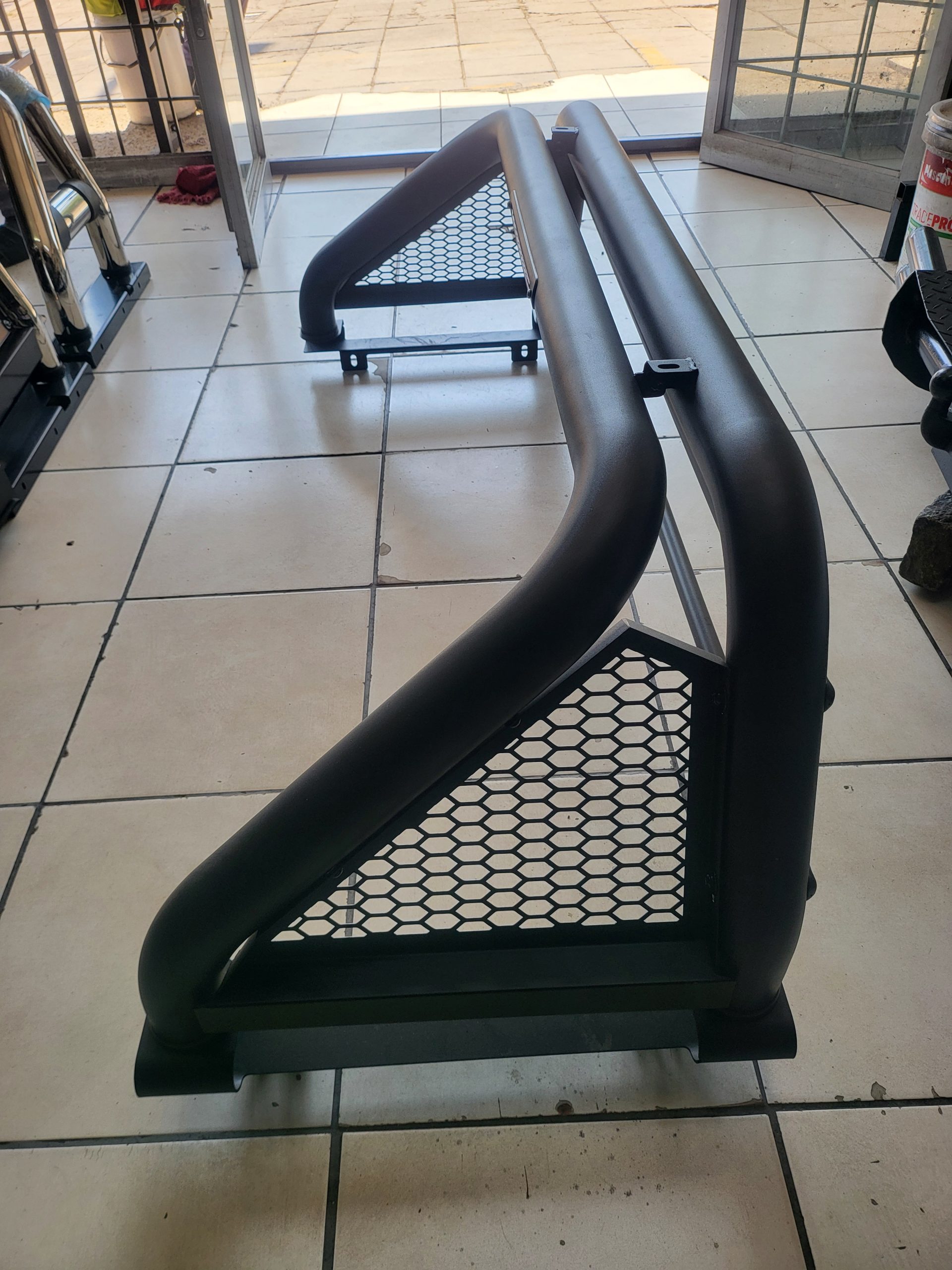 Universal roll bar for bakkie pickup load bin