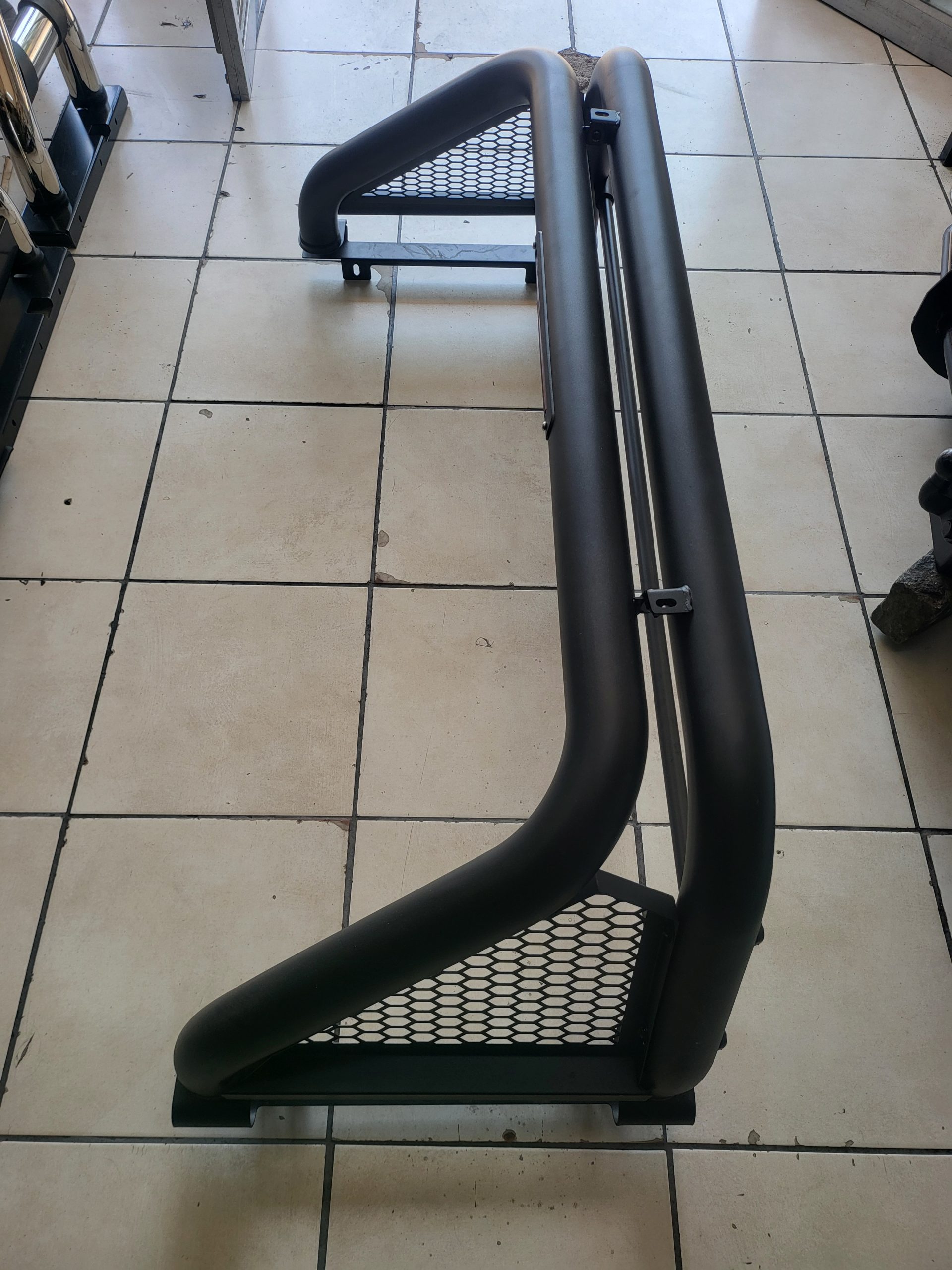 Universal roll bar for bakkie pickup load bin