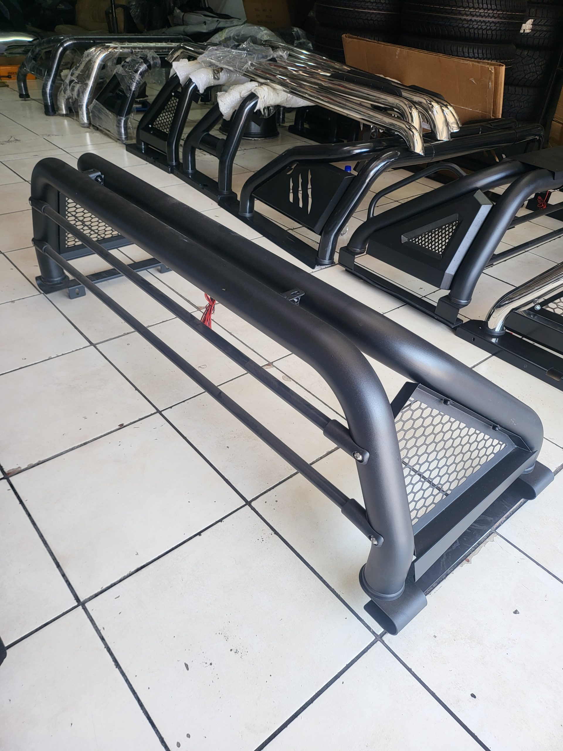 Universal roll bar for bakkie pickup load bin